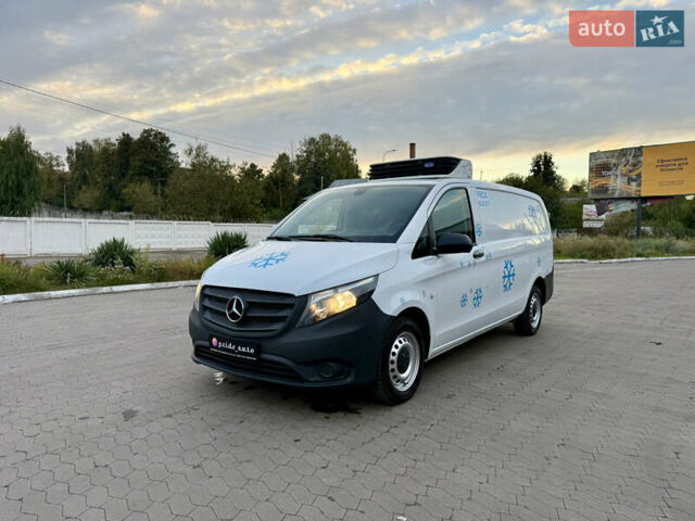 Белый Мерседес Вито, объемом двигателя 2.2 л и пробегом 235 тыс. км за 21800 $, фото 1 на Automoto.ua