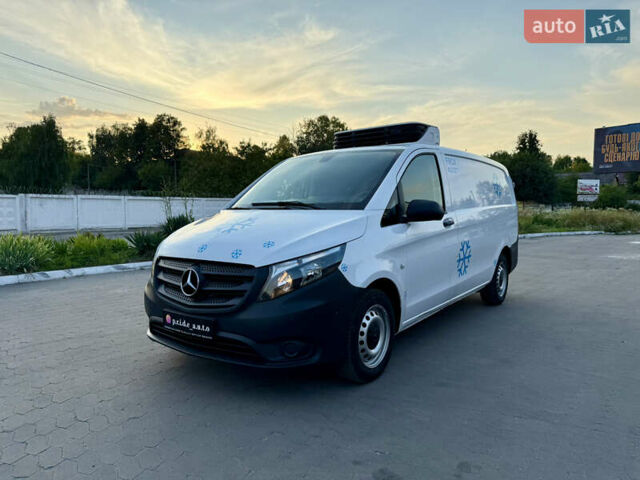 Белый Мерседес Вито, объемом двигателя 2.2 л и пробегом 225 тыс. км за 22900 $, фото 1 на Automoto.ua