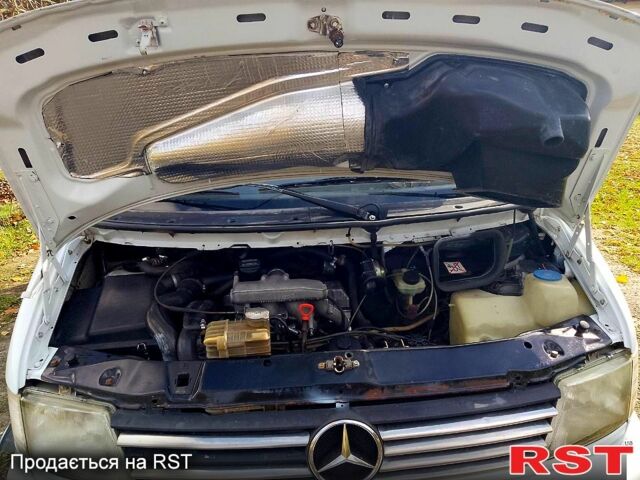 Білий Мерседес Віто, об'ємом двигуна 2.3 л та пробігом 357 тис. км за 3950 $, фото 1 на Automoto.ua
