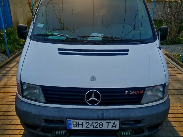 Білий Мерседес Віто, об'ємом двигуна 2.2 л та пробігом 350 тис. км за 2700 $, фото 1 на Automoto.ua