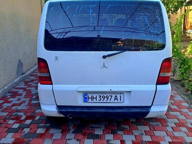 Білий Мерседес Віто, об'ємом двигуна 2.2 л та пробігом 300 тис. км за 4000 $, фото 1 на Automoto.ua