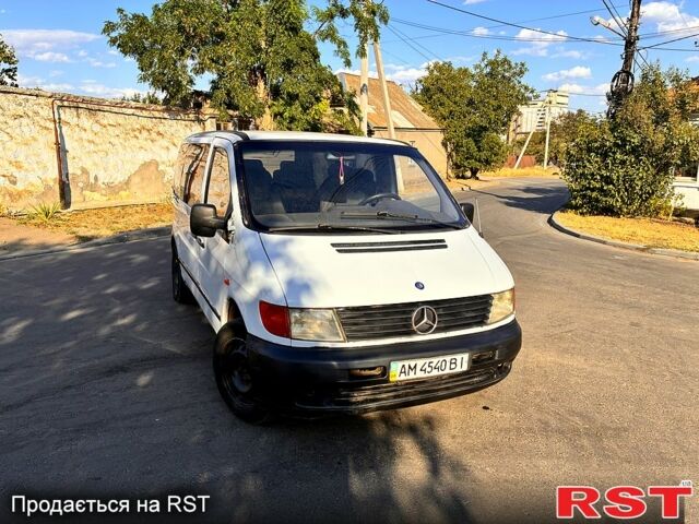 Белый Мерседес Вито, объемом двигателя 2.1 л и пробегом 350 тыс. км за 2900 $, фото 1 на Automoto.ua