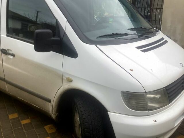 Белый Мерседес Вито, объемом двигателя 2.1 л и пробегом 250 тыс. км за 4600 $, фото 1 на Automoto.ua