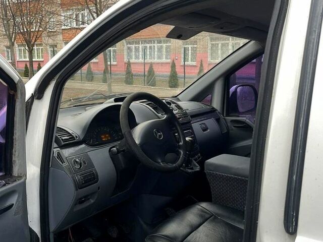 Белый Мерседес Вито, объемом двигателя 2.2 л и пробегом 240 тыс. км за 7200 $, фото 1 на Automoto.ua