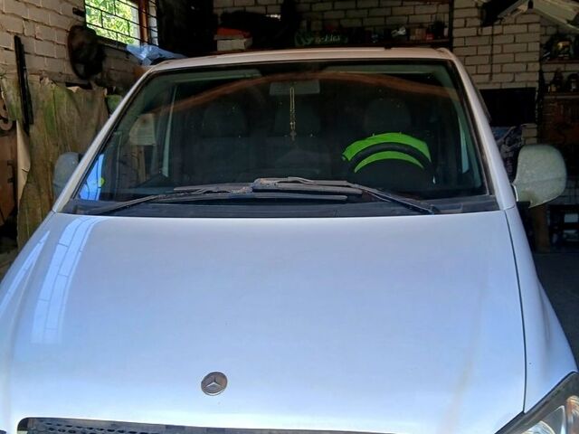 Белый Мерседес Вито, объемом двигателя 2.2 л и пробегом 350 тыс. км за 7500 $, фото 1 на Automoto.ua