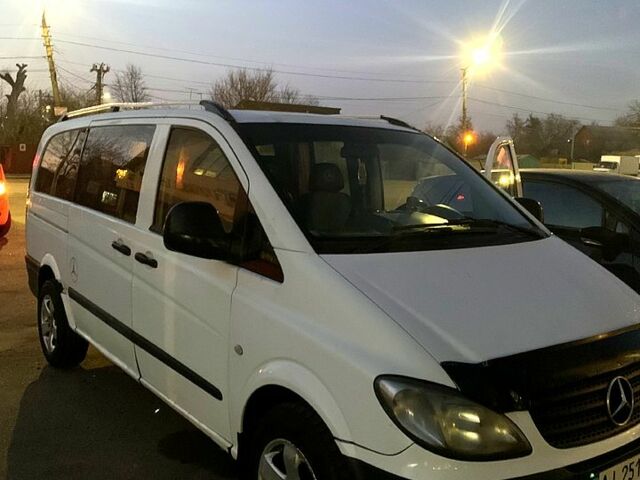 Белый Мерседес Вито, объемом двигателя 2.1 л и пробегом 240 тыс. км за 5000 $, фото 1 на Automoto.ua