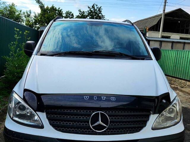 Білий Мерседес Віто, об'ємом двигуна 2.1 л та пробігом 250 тис. км за 8000 $, фото 1 на Automoto.ua