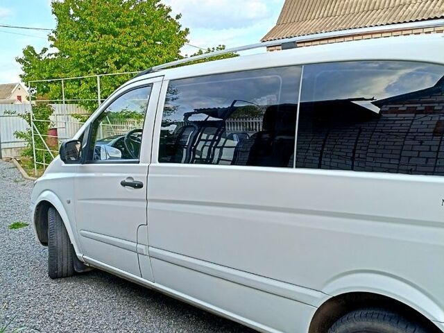 Білий Мерседес Віто, об'ємом двигуна 2.1 л та пробігом 326 тис. км за 9500 $, фото 1 на Automoto.ua