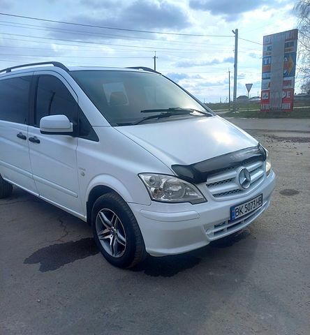 Белый Мерседес Вито, объемом двигателя 2.1 л и пробегом 240 тыс. км за 9800 $, фото 1 на Automoto.ua