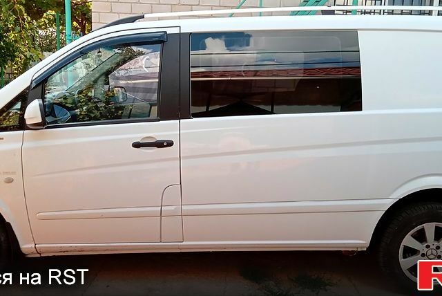 Белый Мерседес Вито, объемом двигателя 2.1 л и пробегом 220 тыс. км за 12500 $, фото 1 на Automoto.ua