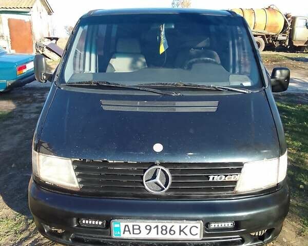 Черный Мерседес Вито, объемом двигателя 2.15 л и пробегом 438 тыс. км за 4800 $, фото 1 на Automoto.ua