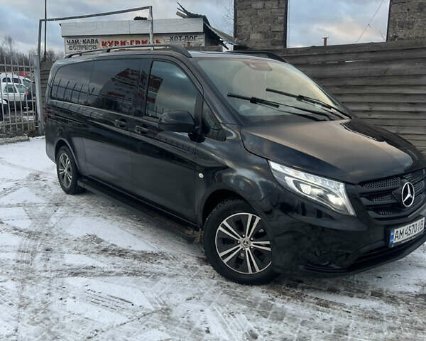 Черный Мерседес Вито, объемом двигателя 2.2 л и пробегом 206 тыс. км за 30500 $, фото 1 на Automoto.ua