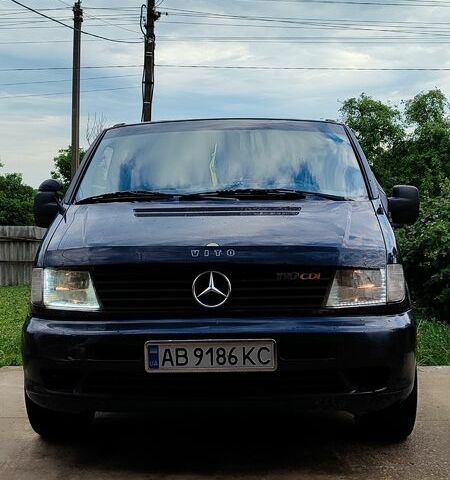 Черный Мерседес Вито, объемом двигателя 2.1 л и пробегом 480 тыс. км за 3000 $, фото 1 на Automoto.ua