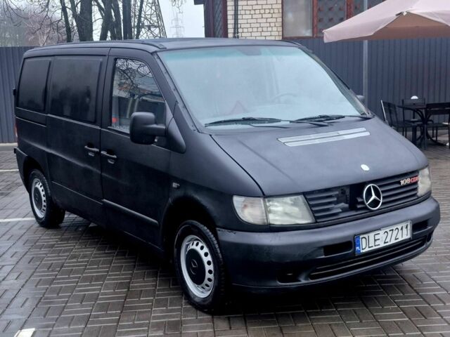 Черный Мерседес Вито, объемом двигателя 3 л и пробегом 234 тыс. км за 2750 $, фото 1 на Automoto.ua