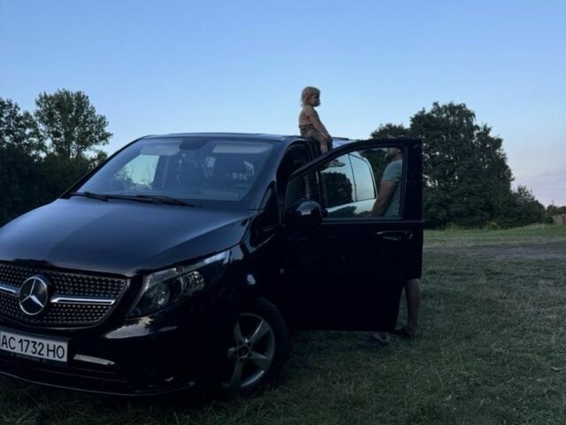 Черный Мерседес Вито, объемом двигателя 2.2 л и пробегом 414 тыс. км за 21000 $, фото 1 на Automoto.ua