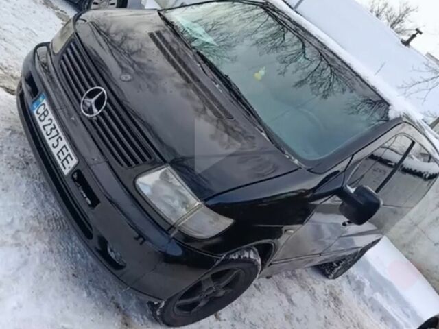Черный Мерседес Вито, объемом двигателя 2.2 л и пробегом 400 тыс. км за 4000 $, фото 1 на Automoto.ua