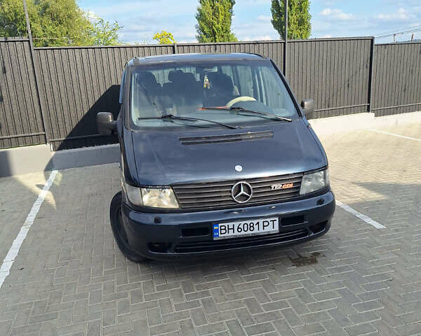 Черный Мерседес Вито, объемом двигателя 2.15 л и пробегом 300 тыс. км за 4500 $, фото 1 на Automoto.ua