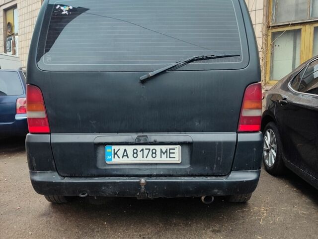 Черный Мерседес Вито, объемом двигателя 2.1 л и пробегом 460 тыс. км за 3578 $, фото 1 на Automoto.ua