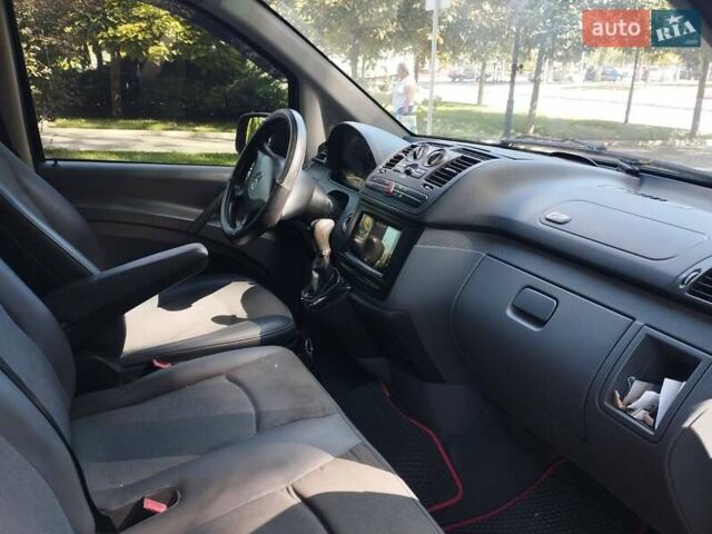 Черный Мерседес Вито, объемом двигателя 2.15 л и пробегом 515 тыс. км за 9200 $, фото 1 на Automoto.ua