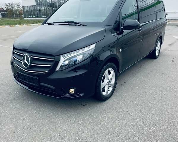 Черный Мерседес Вито, объемом двигателя 1.95 л и пробегом 83 тыс. км за 48800 $, фото 1 на Automoto.ua