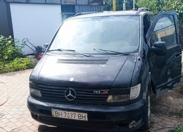 Черный Мерседес Вито, объемом двигателя 0 л и пробегом 454 тыс. км за 2925 $, фото 1 на Automoto.ua