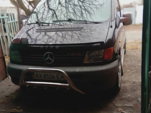 Черный Мерседес Вито, объемом двигателя 2.2 л и пробегом 450 тыс. км за 3600 $, фото 1 на Automoto.ua