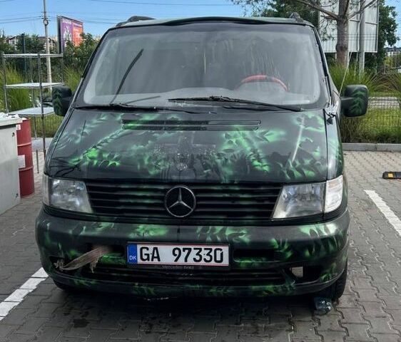 Чорний Мерседес Віто, об'ємом двигуна 2.1 л та пробігом 300 тис. км за 2800 $, фото 1 на Automoto.ua
