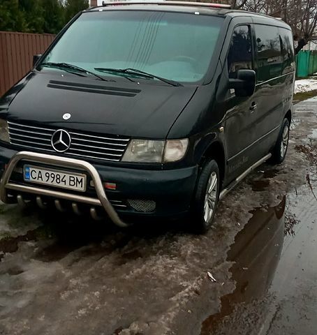 Чорний Мерседес Віто, об'ємом двигуна 2.3 л та пробігом 370 тис. км за 4600 $, фото 1 на Automoto.ua