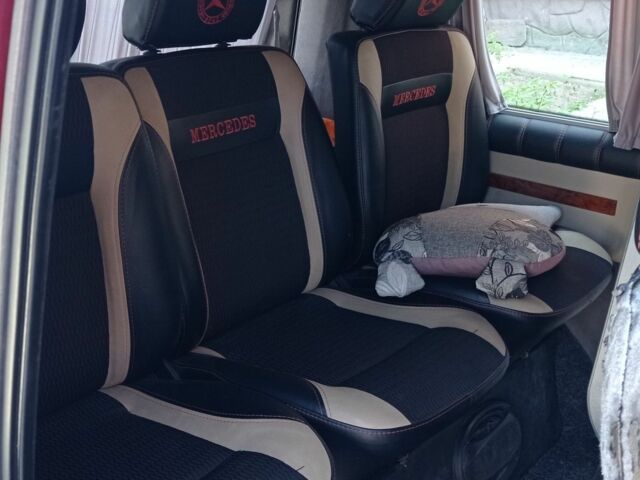 Красный Мерседес Вито, объемом двигателя 2.2 л и пробегом 281 тыс. км за 3800 $, фото 1 на Automoto.ua