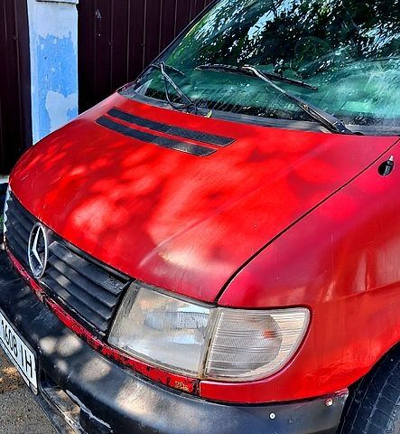 Красный Мерседес Вито, объемом двигателя 2.2 л и пробегом 0 тыс. км за 2500 $, фото 1 на Automoto.ua