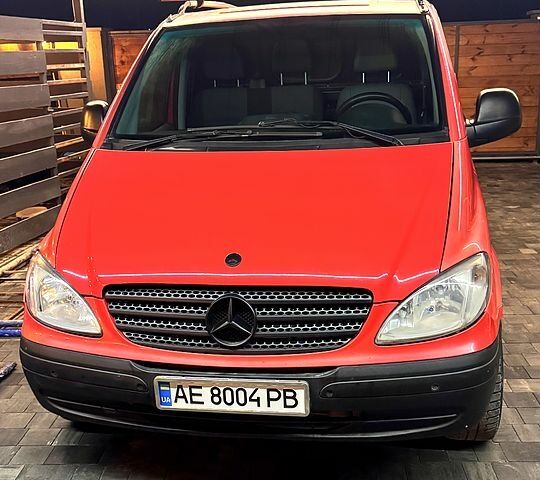 Красный Мерседес Вито, объемом двигателя 2.1 л и пробегом 320 тыс. км за 5800 $, фото 1 на Automoto.ua