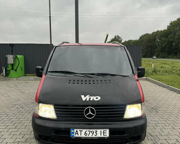 Красный Мерседес Вито, объемом двигателя 2.3 л и пробегом 300 тыс. км за 2700 $, фото 1 на Automoto.ua
