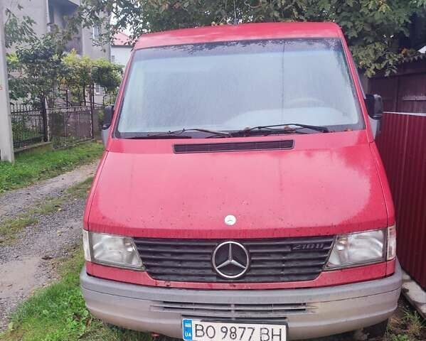 Червоний Мерседес Віто, об'ємом двигуна 2.87 л та пробігом 500 тис. км за 4000 $, фото 1 на Automoto.ua