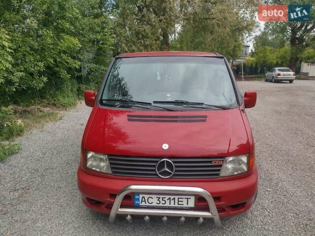 Красный Мерседес Вито, объемом двигателя 2.2 л и пробегом 270 тыс. км за 4800 $, фото 1 на Automoto.ua
