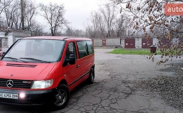 Красный Мерседес Вито, объемом двигателя 2.2 л и пробегом 267 тыс. км за 5300 $, фото 1 на Automoto.ua