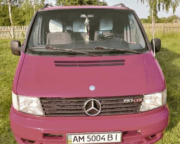 Красный Мерседес Вито, объемом двигателя 2.2 л и пробегом 340 тыс. км за 5000 $, фото 1 на Automoto.ua