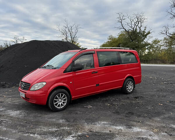 Красный Мерседес Вито, объемом двигателя 2.15 л и пробегом 441 тыс. км за 6000 $, фото 1 на Automoto.ua
