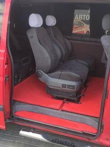 Красный Мерседес Вито, объемом двигателя 2.15 л и пробегом 235 тыс. км за 7800 $, фото 1 на Automoto.ua