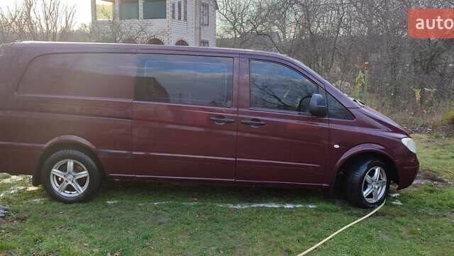 Красный Мерседес Вито, объемом двигателя 2.15 л и пробегом 239 тыс. км за 9000 $, фото 1 на Automoto.ua