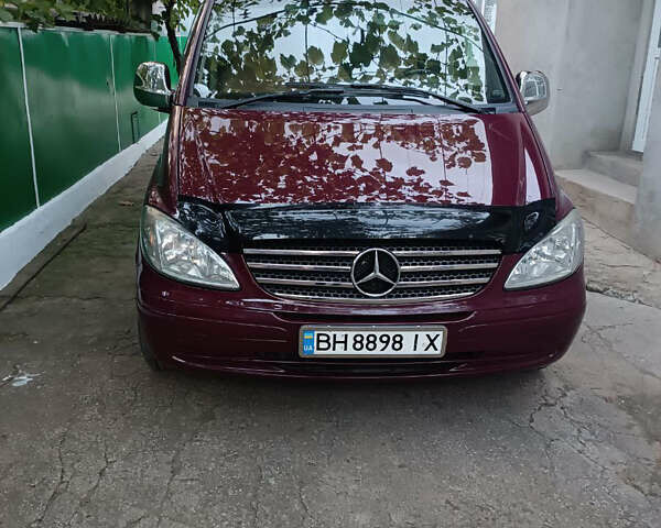 Красный Мерседес Вито, объемом двигателя 2.2 л и пробегом 400 тыс. км за 10200 $, фото 1 на Automoto.ua