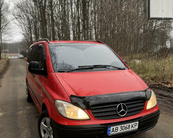 Красный Мерседес Вито, объемом двигателя 2.15 л и пробегом 389 тыс. км за 7750 $, фото 1 на Automoto.ua