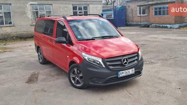 Красный Мерседес Вито, объемом двигателя 2.15 л и пробегом 260 тыс. км за 26999 $, фото 1 на Automoto.ua