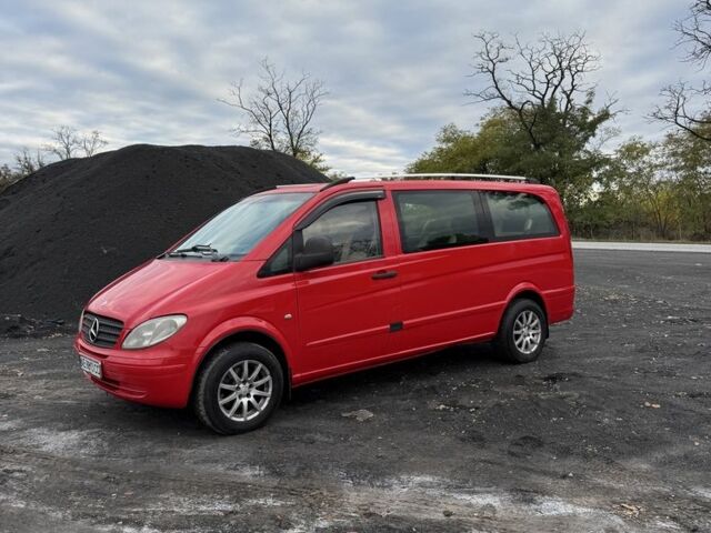 Красный Мерседес Вито, объемом двигателя 2.1 л и пробегом 440 тыс. км за 6000 $, фото 1 на Automoto.ua