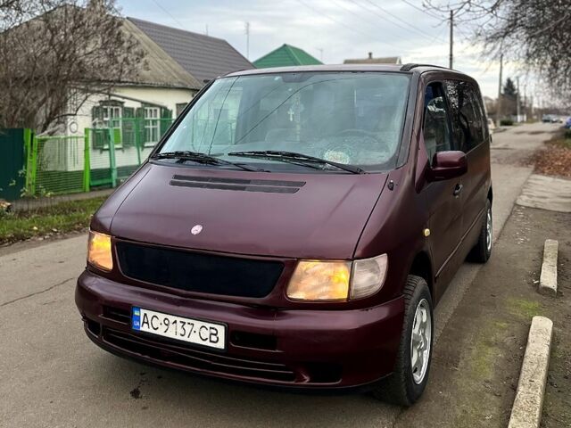 Красный Мерседес Вито, объемом двигателя 2.3 л и пробегом 300 тыс. км за 2850 $, фото 1 на Automoto.ua