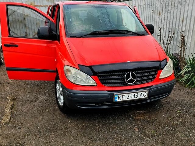 Красный Мерседес Вито, объемом двигателя 2.1 л и пробегом 400 тыс. км за 6500 $, фото 1 на Automoto.ua