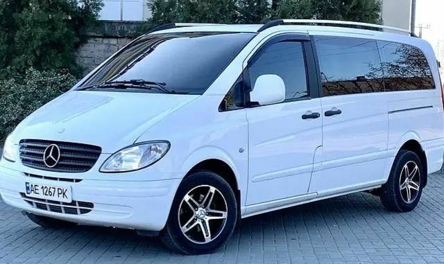 Белый Мерседес Вито пасс., объемом двигателя 2.2 л и пробегом 90 тыс. км за 3000 $, фото 1 на Automoto.ua