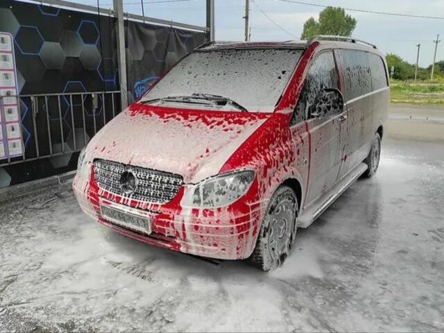 Красный Мерседес Вито пасс., объемом двигателя 2.2 л и пробегом 350 тыс. км за 3000 $, фото 1 на Automoto.ua