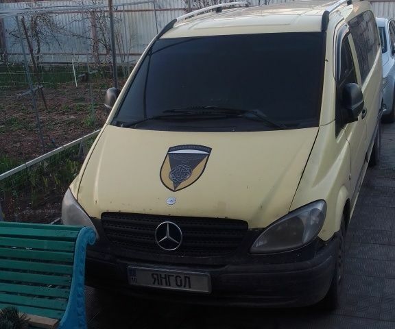 Жовтий Мерседес Віто, об'ємом двигуна 0 л та пробігом 500 тис. км за 4267 $, фото 1 на Automoto.ua