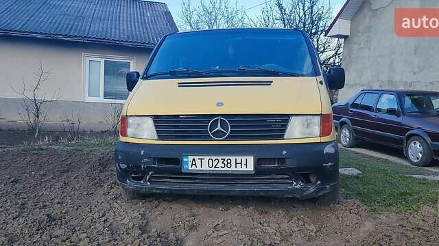 Желтый Мерседес Вито, объемом двигателя 2.3 л и пробегом 310 тыс. км за 3600 $, фото 1 на Automoto.ua