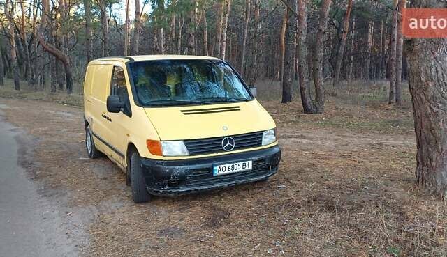 Желтый Мерседес Вито, объемом двигателя 2.15 л и пробегом 500 тыс. км за 1895 $, фото 1 на Automoto.ua
